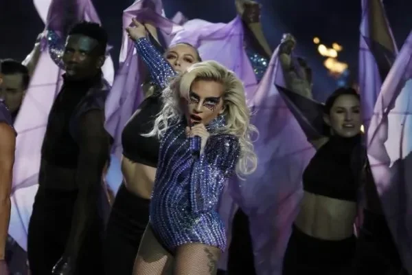 terungkap perjuangan lady gaga lawan gangguan jiwa pasca a star is born dirawat psikiater hingga temukan cinta sejati portal berita terbaru