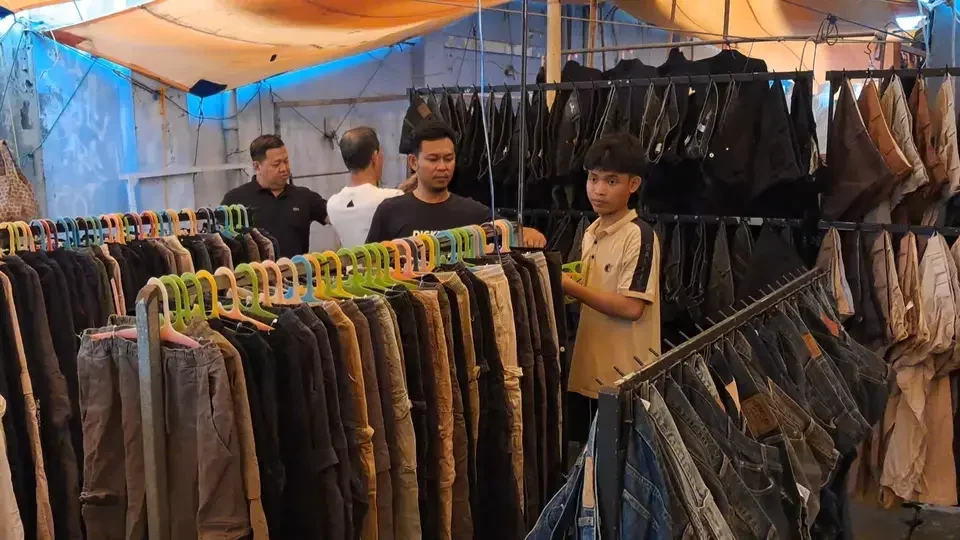 thrifting dilarang kok pedagang belum berpaling ke lokal menteri umkm ungkap kendalanya portal berita terbaru