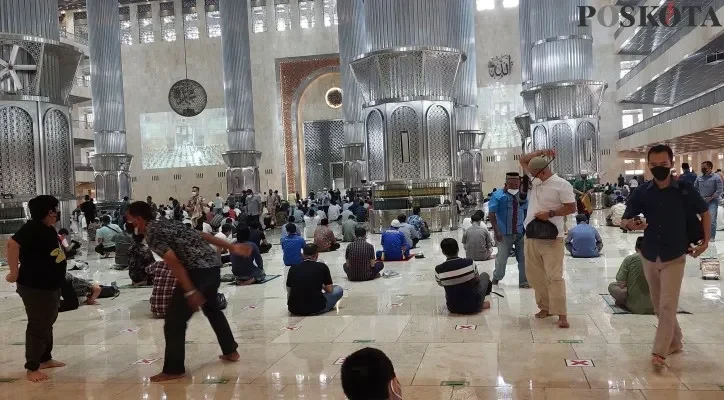 timur kapadze salat jumat di istiqlal pakai batik beri sinyal kuat ke timnas indonesia portal berita terbaru