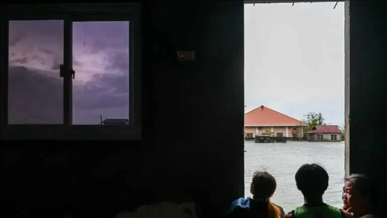 vietnam berduka 35 nyawa melayang akibat banjir terparah kota warisan unesco tenggelam portal berita terbaru