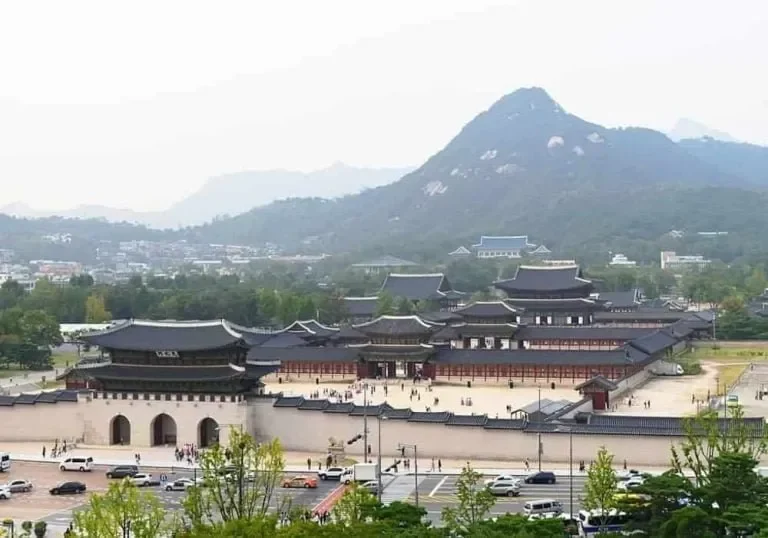 viral turis bab di istana gyeongbokgung kontroversi etika wisatawan guncang korea selatan portal berita terbaru