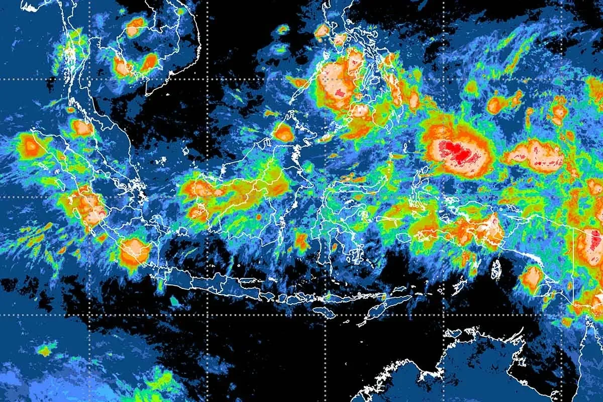 waspada bmkg ungkap 5 biang kerok cuaca ekstrem di indonesia sepekan ke depan banjir dan longsor mengintai portal berita terbaru