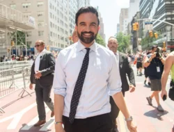 Zohran Mamdani: Kandidat Muslim Pertama yang Siap Guncang Pilwalkot New York? Survei Ungkap Keunggulan Mengejutkan!