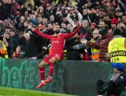 Anfield Bergejolak! Jamie Redknapp Beri Sinyal Masa Depan Mohamed Salah di Ujung Tanduk