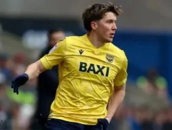 Bikin Haru! Ole Romeny Beri Kejutan Natal Spesial untuk Fans Oxford United, Kisahnya Bikin Meleleh!