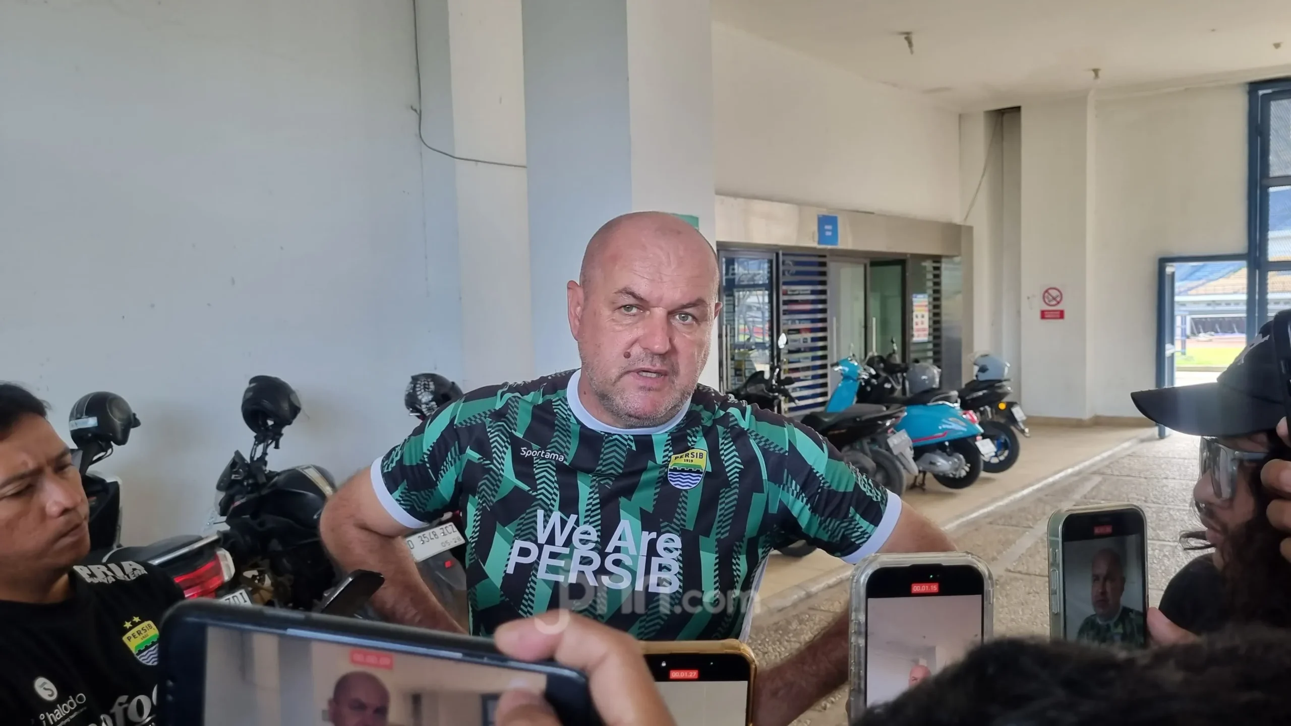 geger maarten paes dan joey pelupessy dikabarkan sepakat ke persib akankah maung bandung jadi dream team scaled portal berita terbaru