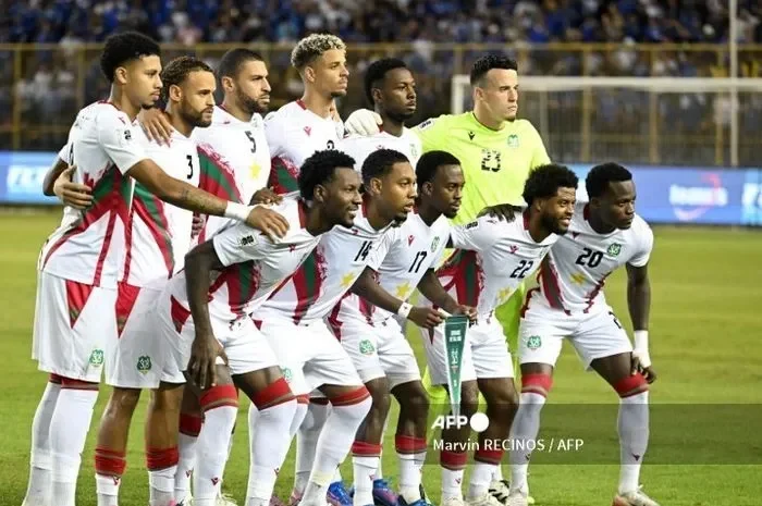 geger stanley menzo mundur dari timnas suriname padahal selangkah lagi ke piala dunia 2026 portal berita terbaru