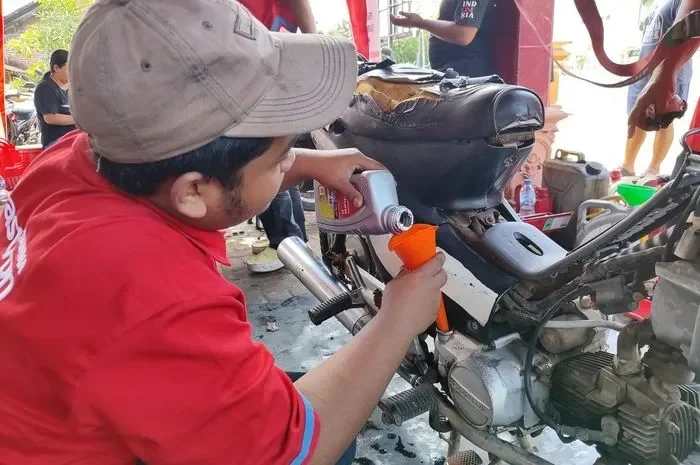 jangan panik motor kebanjiran di sumatra pertamina lubricants beri ganti oli gratis sampai 2025 portal berita terbaru