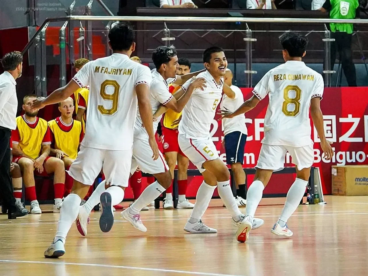 kiper timnas futsal u 19 guntur rochmatdani bikin geger cetak 2 gol dan bawa indonesia ke final piala aff portal berita terbaru