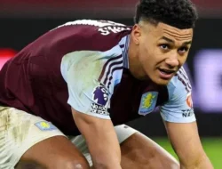 Liverpool Darurat Striker! Carragher Ungkap 2 Nama Mengejutkan Pengganti Isak