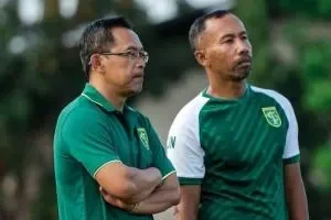 masa depan persebaya uston nawawi akhirnya buka suara soal kursi pelatih permanen portal berita terbaru