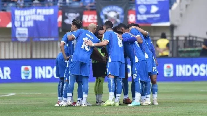 panas persib bandung siap kudeta persija di klasemen super league 2 laga tunda ini penentu portal berita terbaru