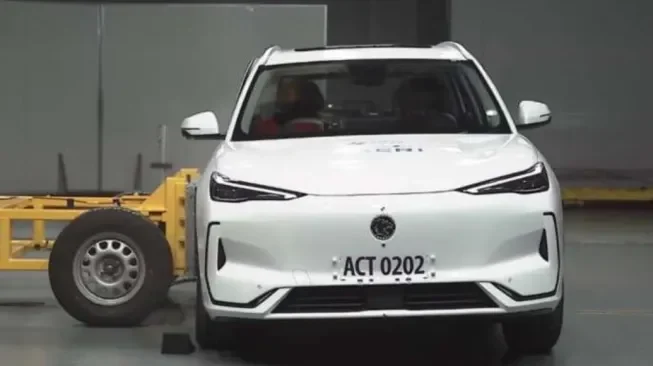 perodua qv e bikin geger mobil listrik lokal malaysia ini sabet bintang 5 asean ncap amankah untuk keluarga portal berita terbaru