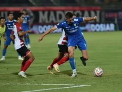 Pesta Gol di Madura! Persib Bandung Bantai Tuan Rumah 4-1, Bojan Hodak Ungkap Rahasia Kebangkitan Dramatis Maung Bandung
