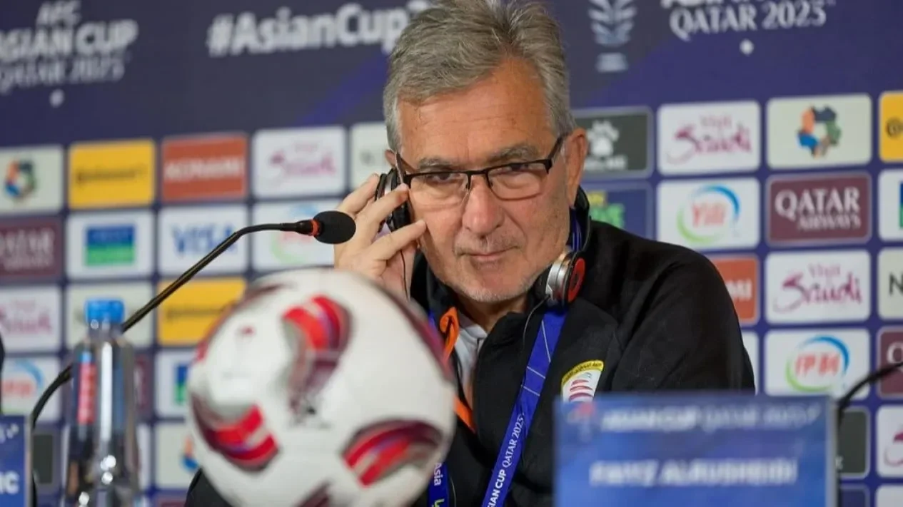 piala arab geger carlos queiroz bawa laptop bongkar keputusan wasit bukti kesalahan fatal portal berita terbaru