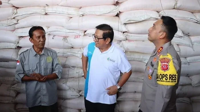 pupuk subsidi habis jangan khawatir petrokimia gresik siapkan 32 ribu ton pupuk non subsidi langsung tebus tanpa antre portal berita terbaru