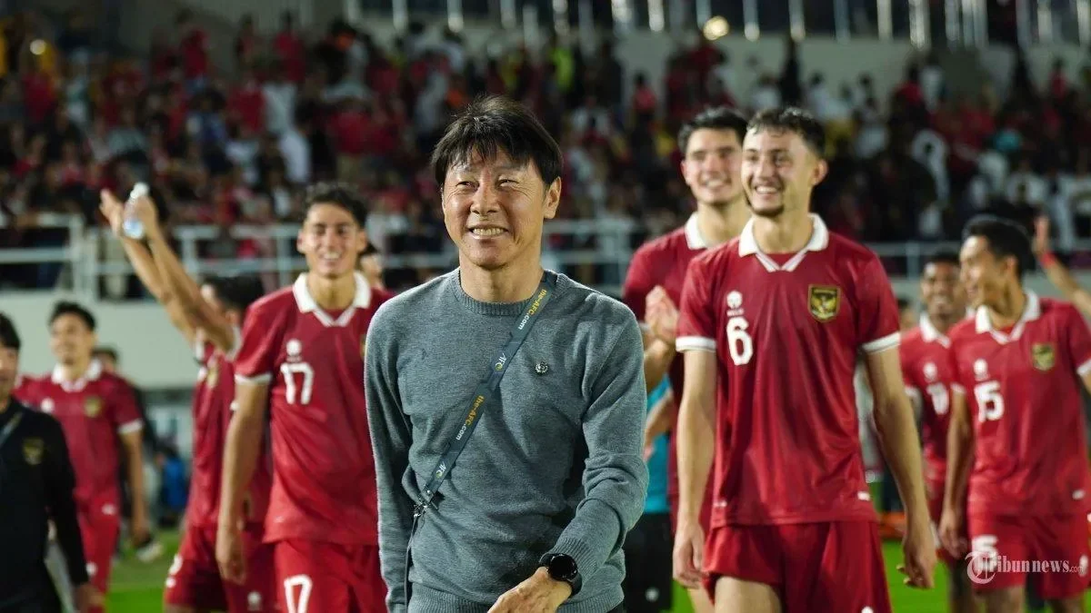 shin tae yong mendadak tiba di jakarta ada apa di balik drama tampar dan kursi panas timnas portal berita terbaru