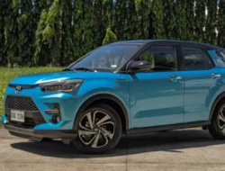 Terungkap! Suzuki Fronx Dilibas Toyota Raize, Tapi Bukan Karena Sepi Peminat, Ini Strategi ‘Rahasia’ Suzuki!