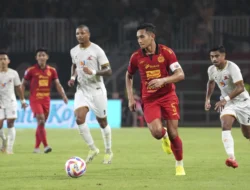 Dukungan Menggila! Ratusan Jakmania ‘Serbu’ Latihan Persija, Kobarkan Semangat Jelang Duel Panas Kontra Persib