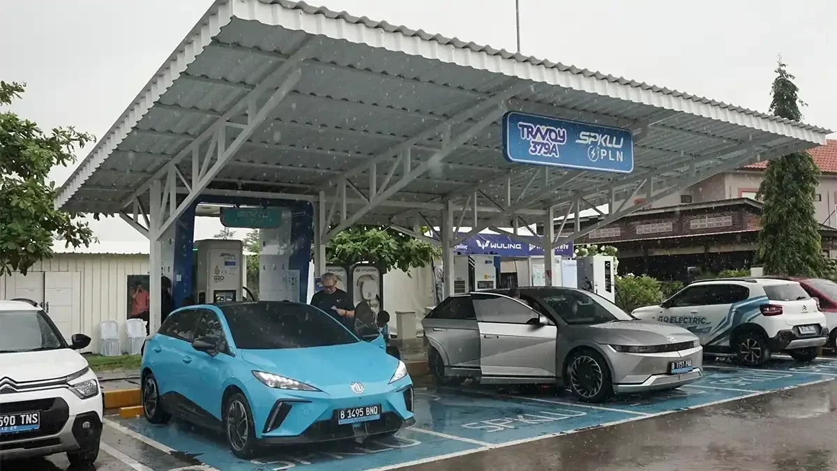 gak nyangka penjualan mobil listrik di indonesia meroket ribuan persen mobil bensin terjepit portal berita terbaru