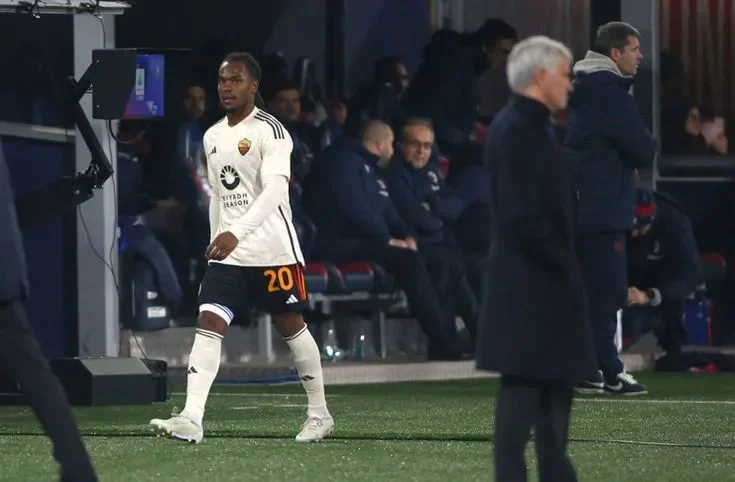 kiper cetak gol menit akhir mourinho jegal real madrid the special one minta maaf ke arbeloa usai drama gila liga champions portal berita terbaru