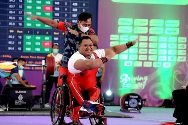 kisah heroik 3 debutan angkat berat indonesia langsung sabet emas di asean para games 2025 bukti regenerasi berhasil portal berita terbaru
