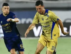 Manahan Bergejolak! Persita Permalukan Persis Solo 3-1 di Kandang Sendiri, Drama VAR dan Penalti Bikin Laga Makin Panas!