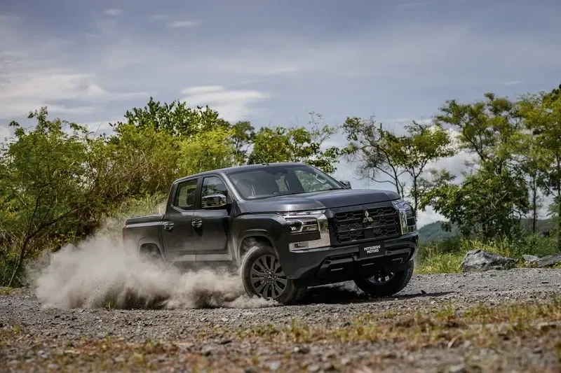 mitsubishi triton terbaru bikin melongo kaki kaki yamaha bikin handling serasa mobil mewah siap rilis 2026 portal berita terbaru