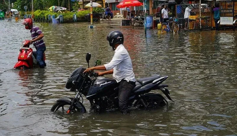 motor terobos banjir kapan sih wajib ganti oli jangan sampai nyesel portal berita terbaru