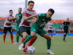 Persebaya Menang Dramatis! Bajul Ijo Taklukkan Madura United di Laga Penuh Insiden, 2 Kartu Merah Bikin Panas!