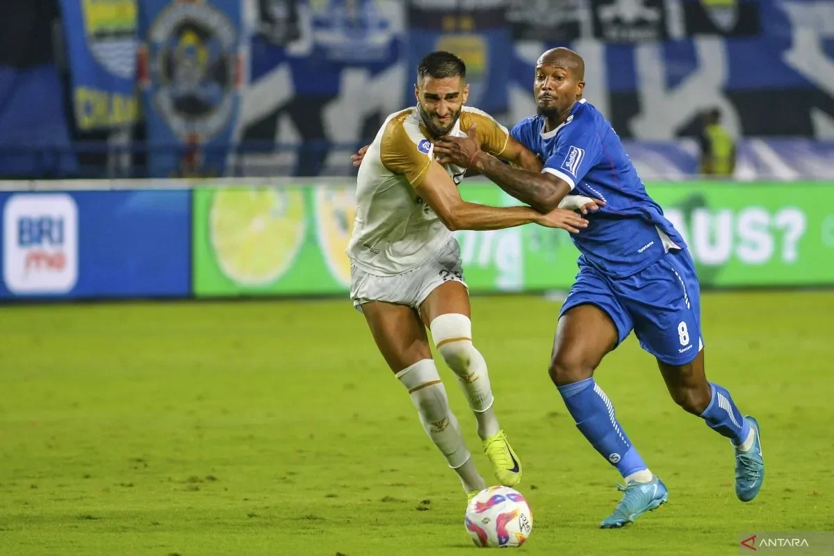 persija jakarta bikin geger liga 1 samai poin persib debut shayne pattynama jadi sorotan utama portal berita terbaru