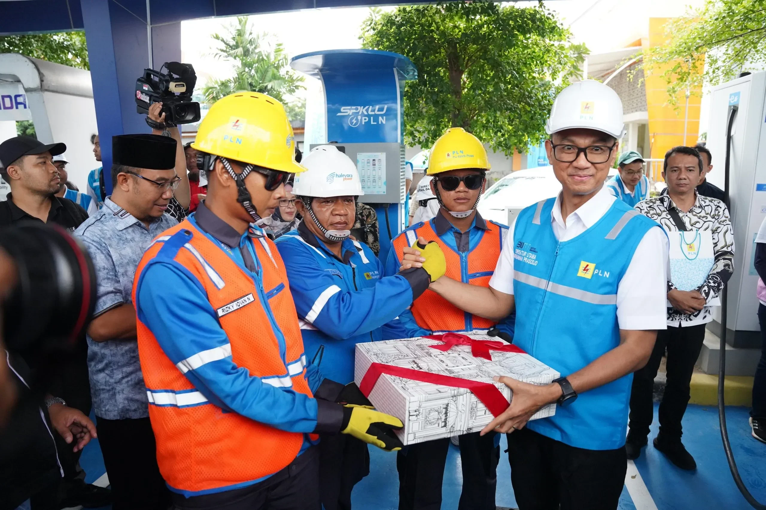 pln bocorkan rahasia konsumsi listrik spklu meledak 479 saat nataru mobil listrik siap gantikan dominasi bbm portal berita terbaru