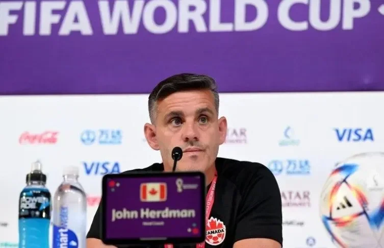 resmi john herdman mendarat di jakarta bawa misi besar timnas indonesia siap gebrak dunia portal berita terbaru