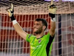 TERBONGKAR! Alasan Ajax Datangkan Maarten Paes dan Kepergian Emosional Remko Pasveer