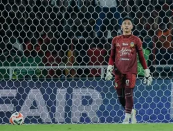 Bikin Melongo! Kiper PSIM Cahya Supriadi Cetak Assist Jarak Jauh, Dijuluki ‘Ederson Indonesia’