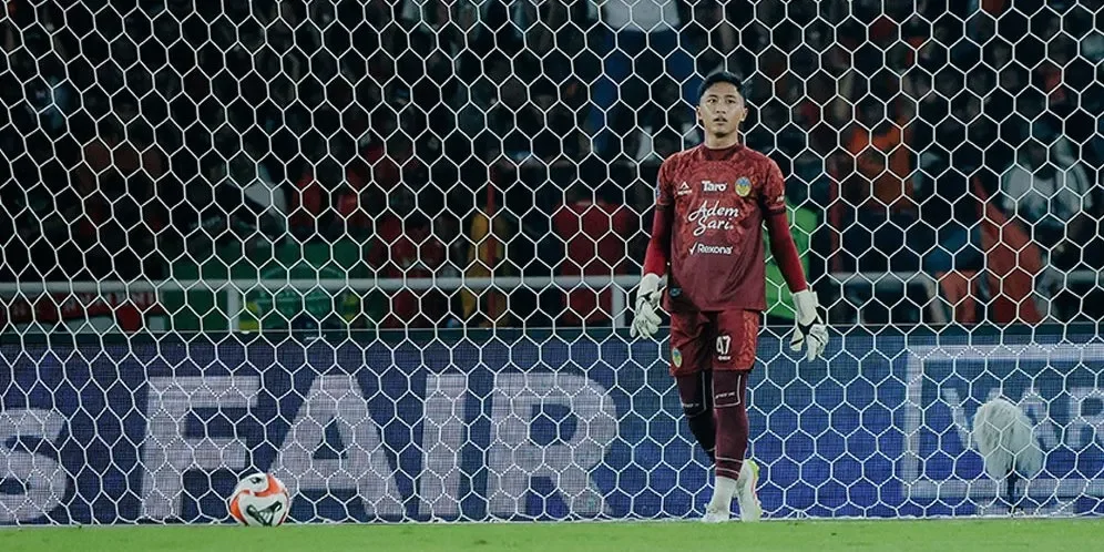 bikin melongo kiper psim cahya supriadi cetak assist jarak jauh dijuluki ederson indonesia portal berita terbaru