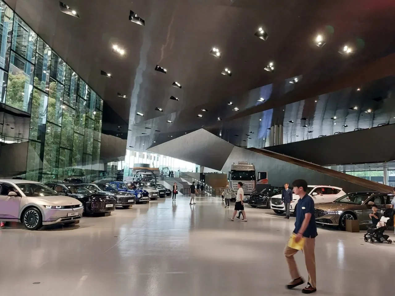 bukan cuma pangan program makan bergizi gratis ternyata dongkrak penjualan otomotif indonesia di 2025 portal berita terbaru