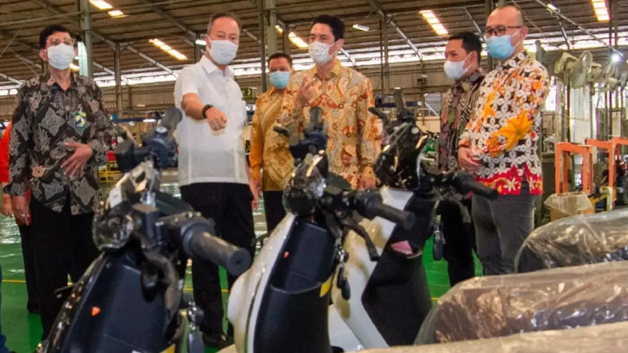 ekosistem mobil listrik indonesia siap tancap gas data penjualan dan investasi bikin melongo portal berita terbaru