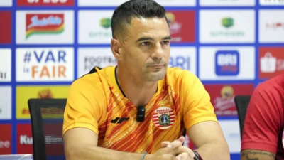 emaxwell ungkap sakit kepala manis pelatih persija skuad mewah bikin mauricio souza bingung pilih starter portal berita terbaru