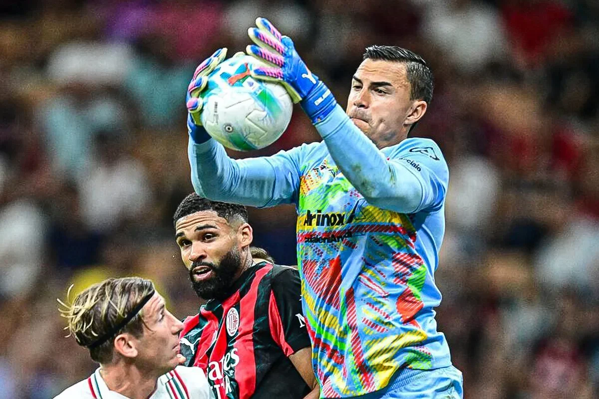 ngeri kiper timnas indonesia dihantam petasan langsung comeback penuh kejutan di serie a portal berita terbaru