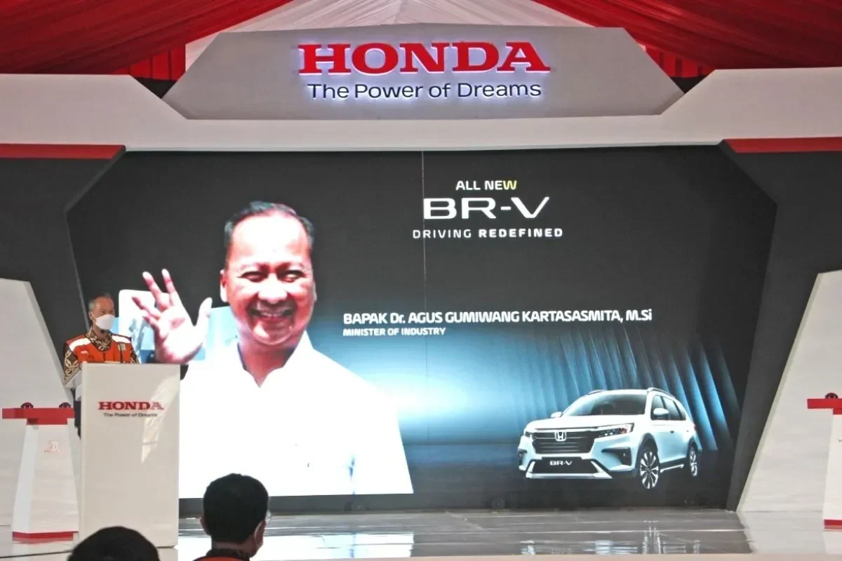 penjualan mobil ri lesu darah target 1 juta unit masih jauh panggang dari api portal berita terbaru