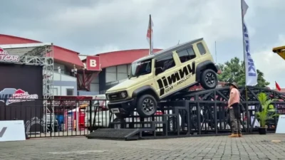 Sensasi Offroad Jimny RC 'Menggila' di IIMS 2026: Suzuki Bikin Pengunjung Ketagihan, Ada Hadiahnya! 13 sensasi offroad jimny rc menggila di iims 2026 suzuki bikin pengunjung ketagihan ada hadiahnya portal berita terbaru