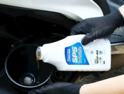 STOP! Sebelum Mesin Motor Hancur, Kenali Ciri Oli Palsu dan Cara Menyelamatkannya!