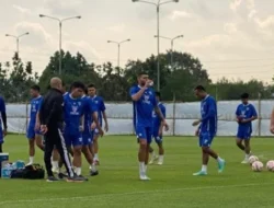 Viral! Thom Haye dkk. Persib Naik Carry Truntung ke Latihan, Netizen Kaget Lihat Isinya!
