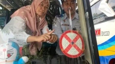 Waspada Mudik! Kemenhub Pasang Stiker Merah Silang di Bus Tak Layak, Cek Dulu Sebelum Naik! 10 waspada mudik kemenhub pasang stiker merah silang di bus tak layak cek dulu sebelum naik portal berita terbaru